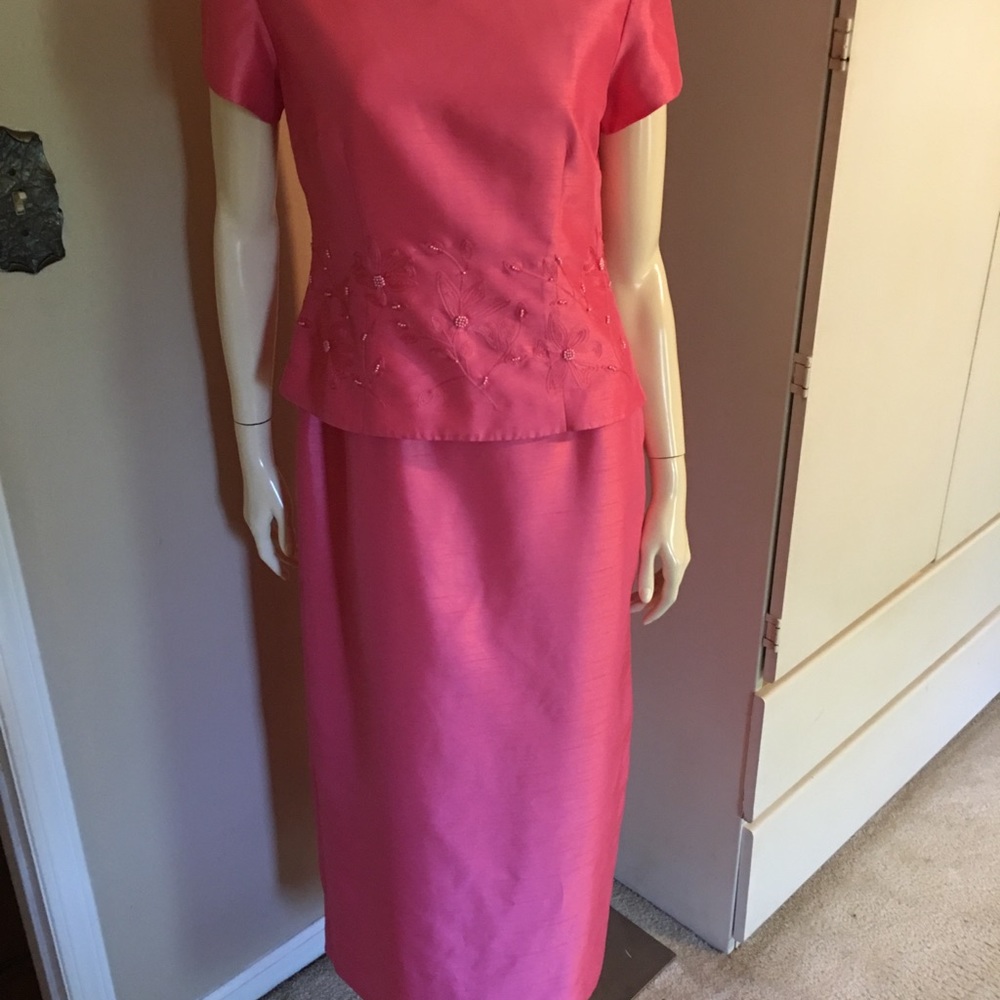 Dresses - Picture 3 of 4